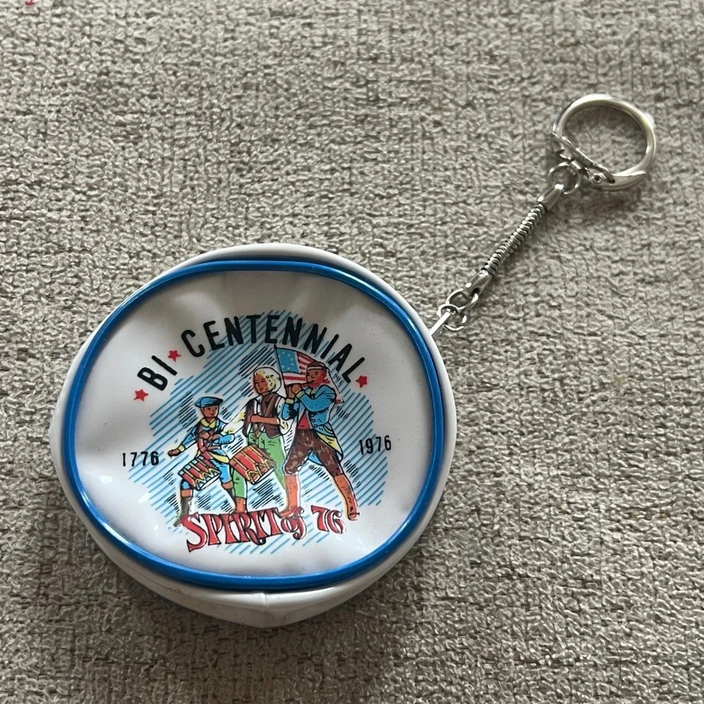 Vintage 1976 Bicentennial Spirit of 76 Coin Purse Keychain Vinyl Americana White